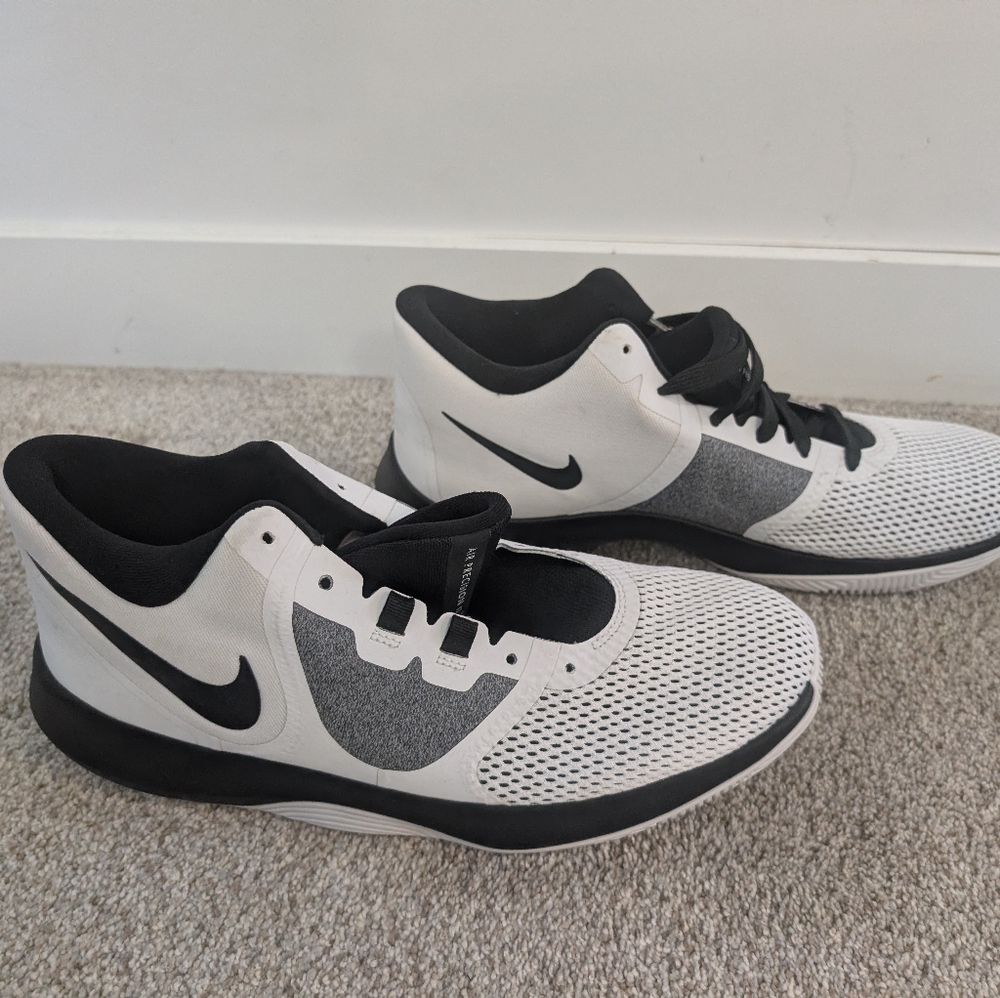 Nike Men's White and Black Athletic Shoes